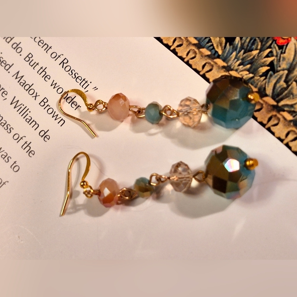 Erridecent Cristal Beaded Earrings On Gold Stteting